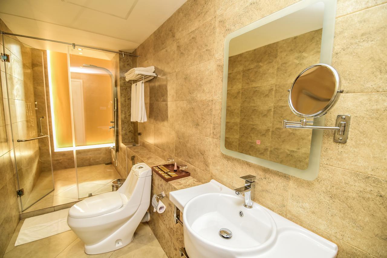 Grandeeza Luxury Hotel Katunayaka Dış mekan fotoğraf