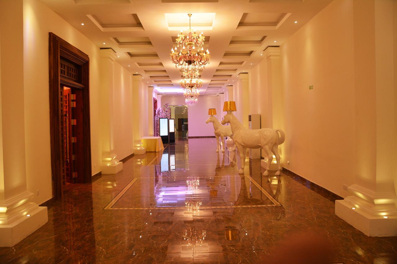 Grandeeza Luxury Hotel Katunayaka Dış mekan fotoğraf