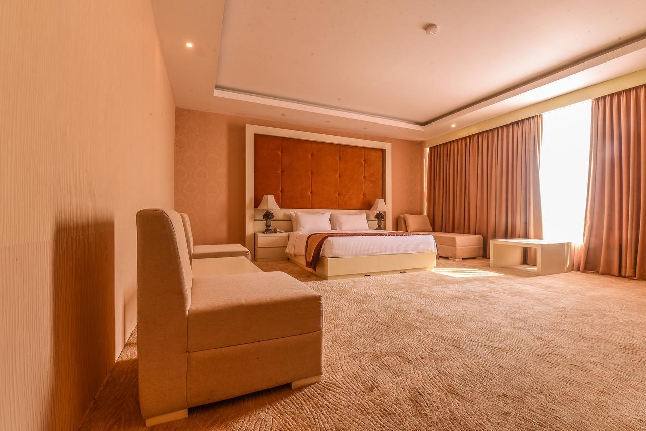 Grandeeza Luxury Hotel Katunayaka Dış mekan fotoğraf